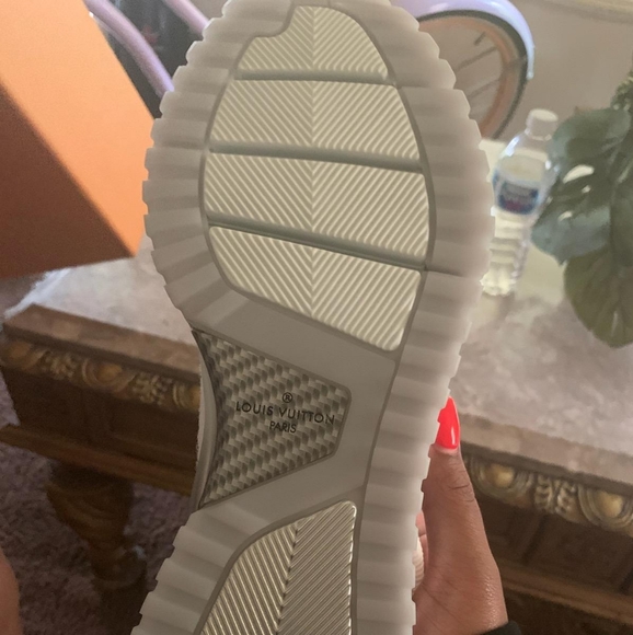 Louis Vuitton Sneakers - Picture 2 of 5